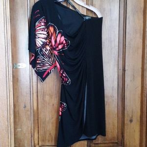 Dress with just one arm